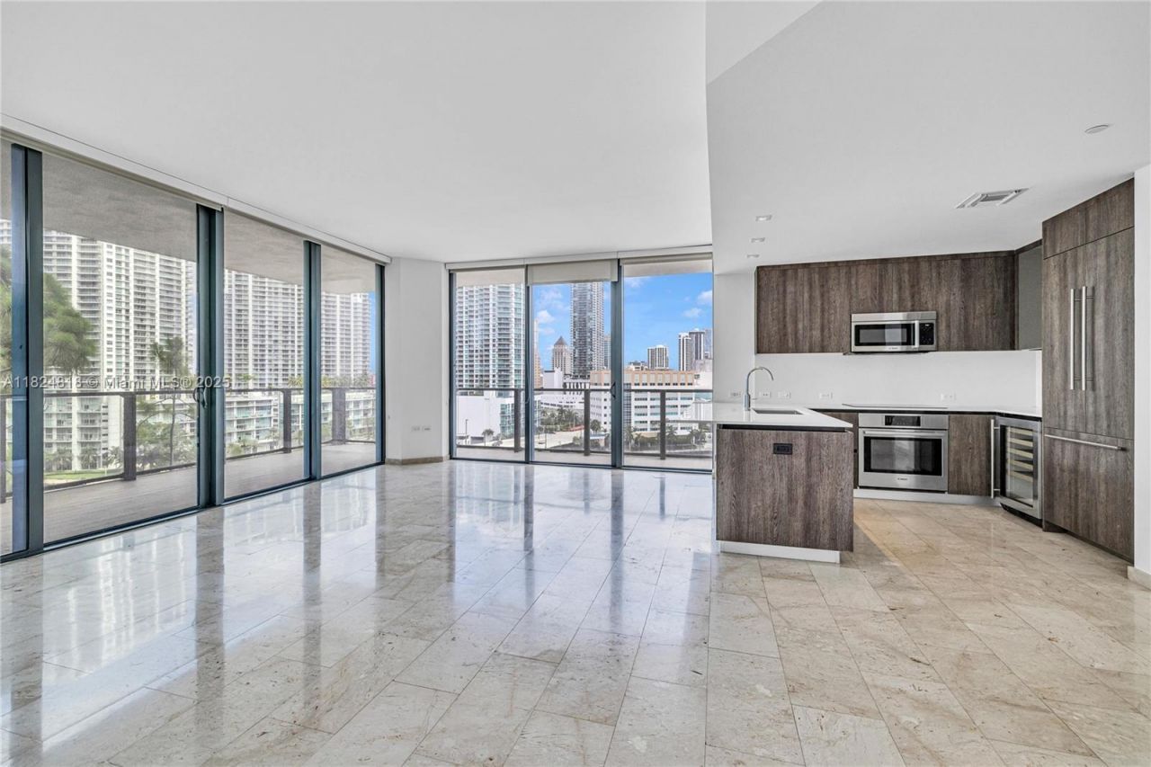 68 SE 6th St, Unit 712, Miami, FL 33131 Photo