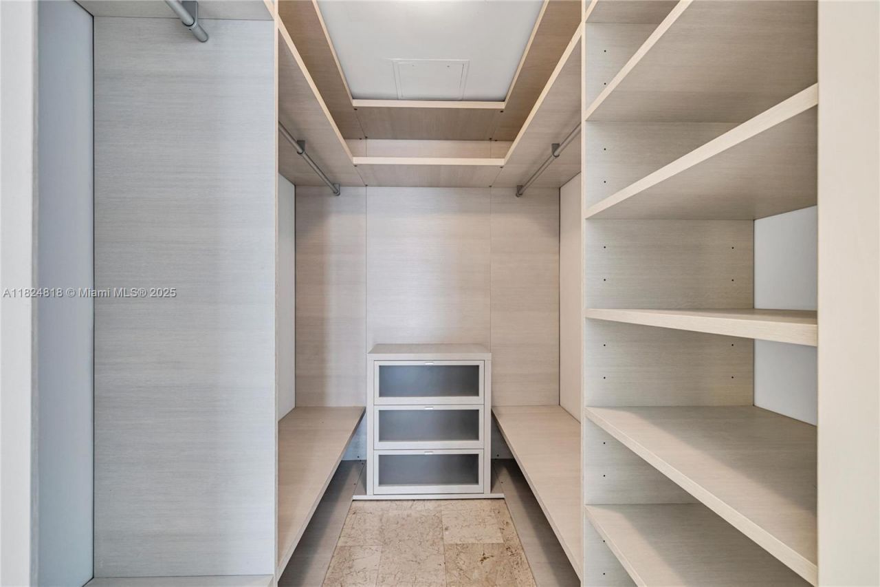 68 SE 6th St, Unit 712, Miami, FL 33131 Photo