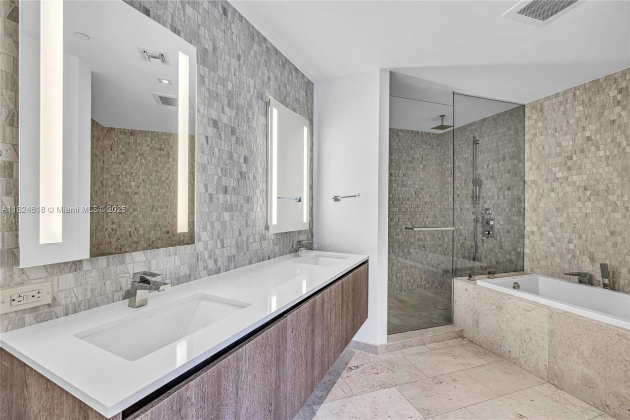 68 SE 6th St, Unit 712, Miami, FL 33131 Photo