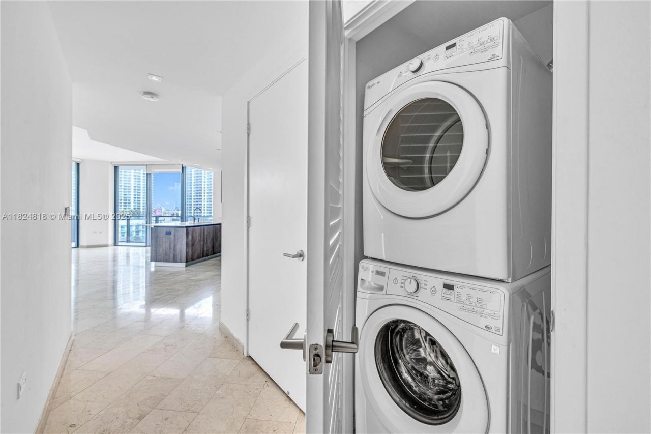 68 SE 6th St, Unit 712, Miami, FL 33131 Photo