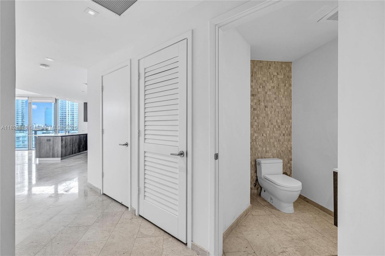 68 SE 6th St, Unit 712, Miami, FL 33131 Photo