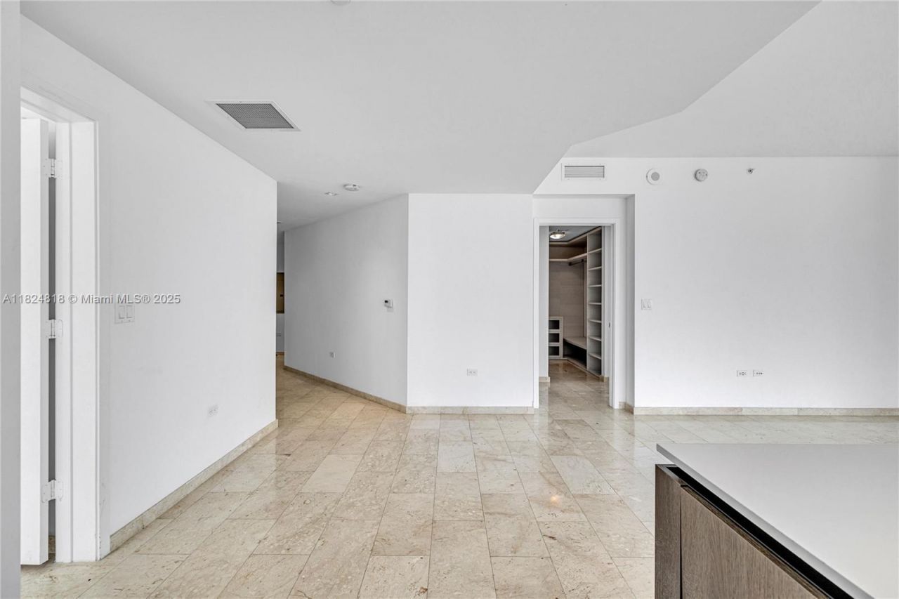 68 SE 6th St, Unit 712, Miami, FL 33131 Photo