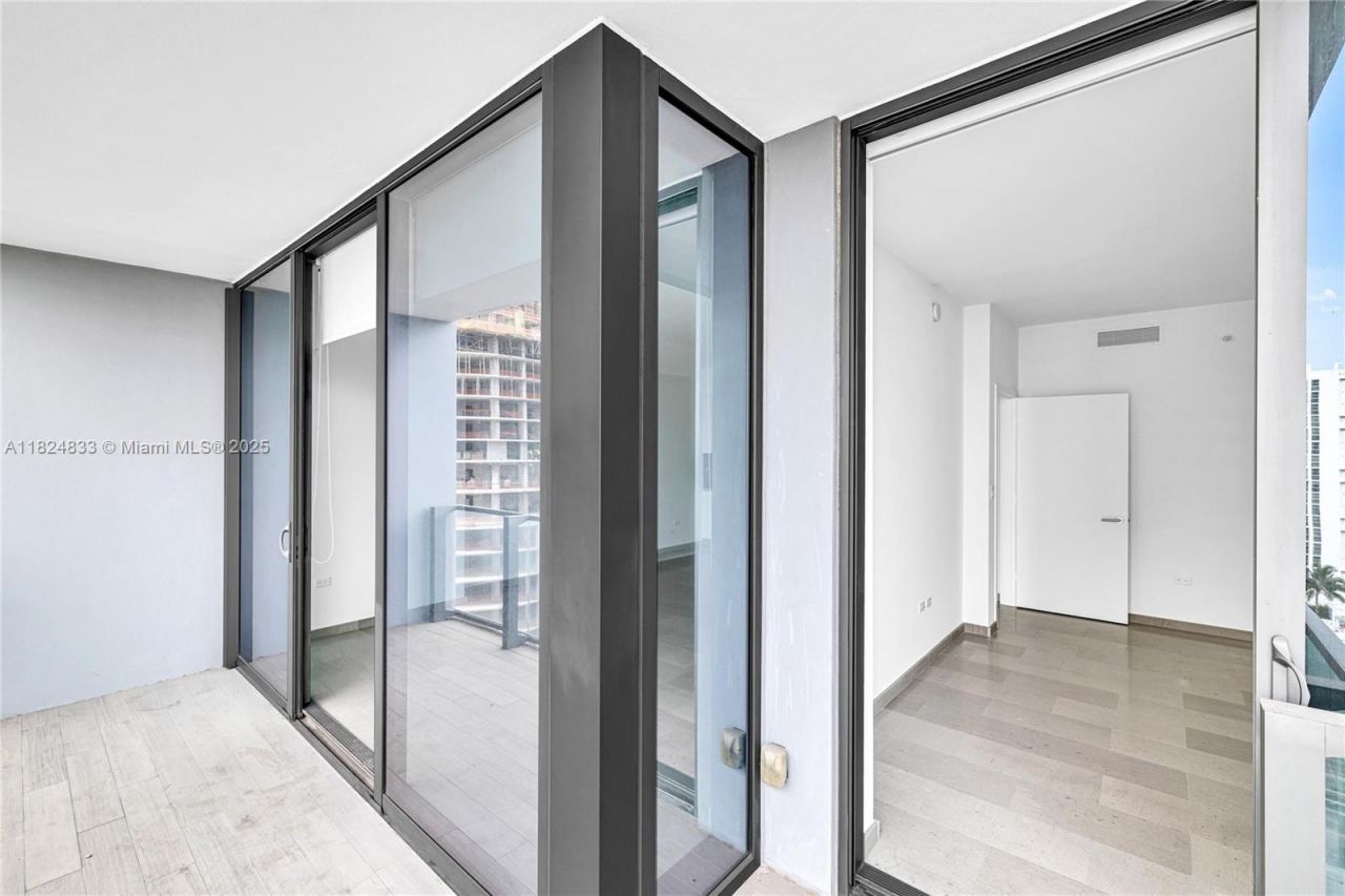 88 SW 7th St, Unit 1006, Miami, FL 33130 Photo