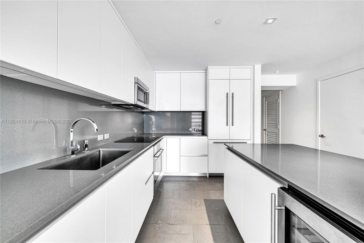 88 SW 7th St, Unit 1006, Miami, FL 33130 Photo