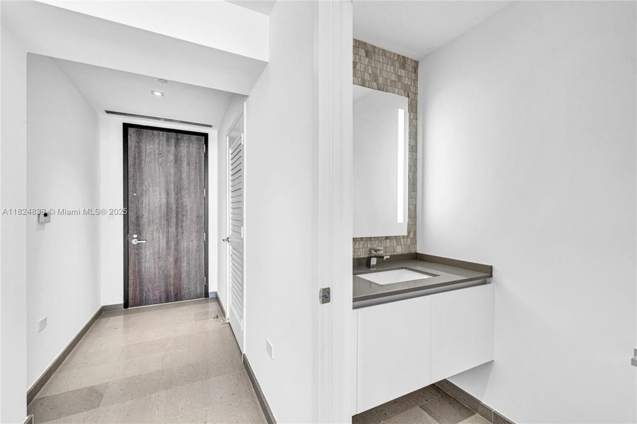 88 SW 7th St, Unit 1006, Miami, FL 33130 Photo
