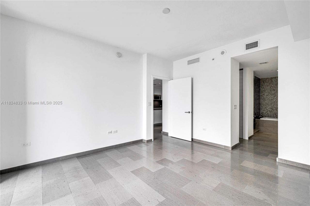 88 SW 7th St, Unit 1006, Miami, FL 33130 Photo