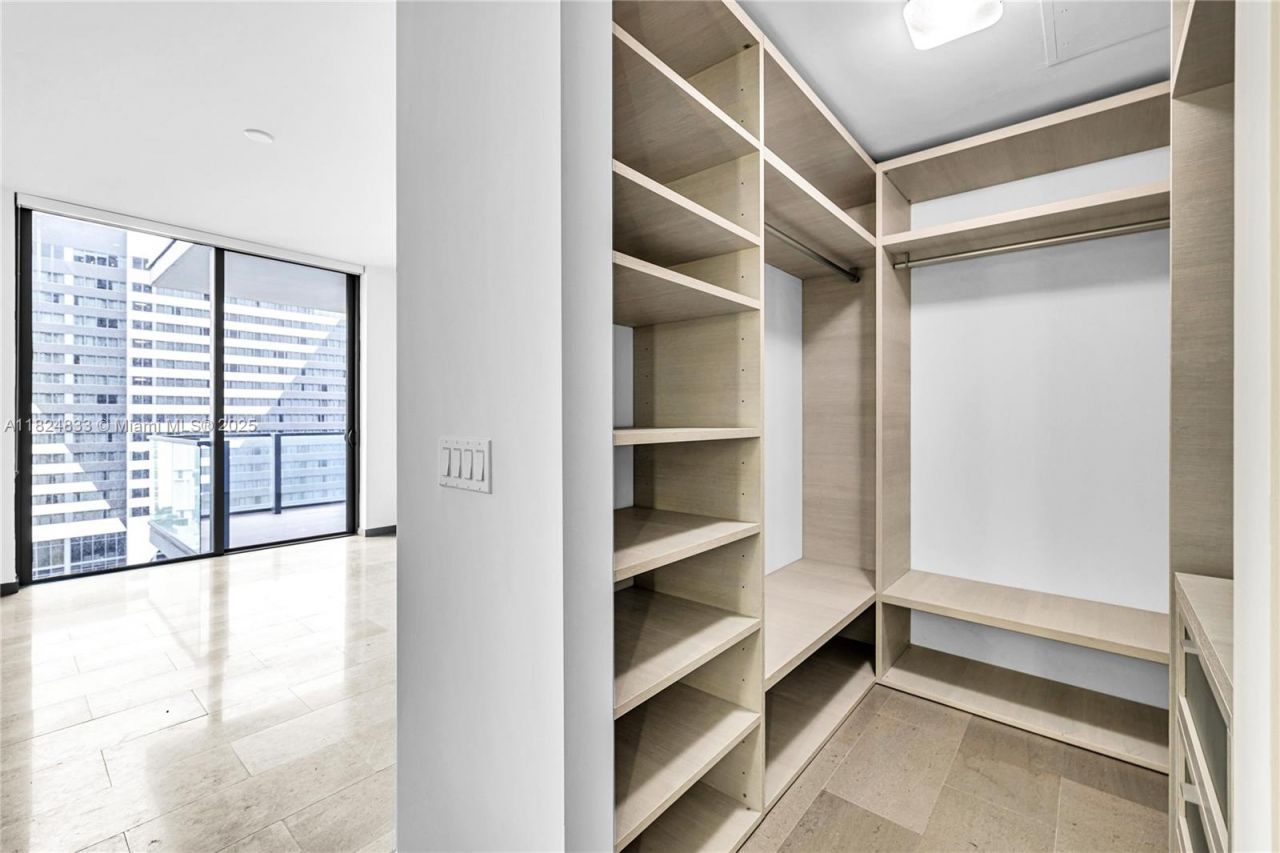 88 SW 7th St, Unit 1006, Miami, FL 33130 Photo