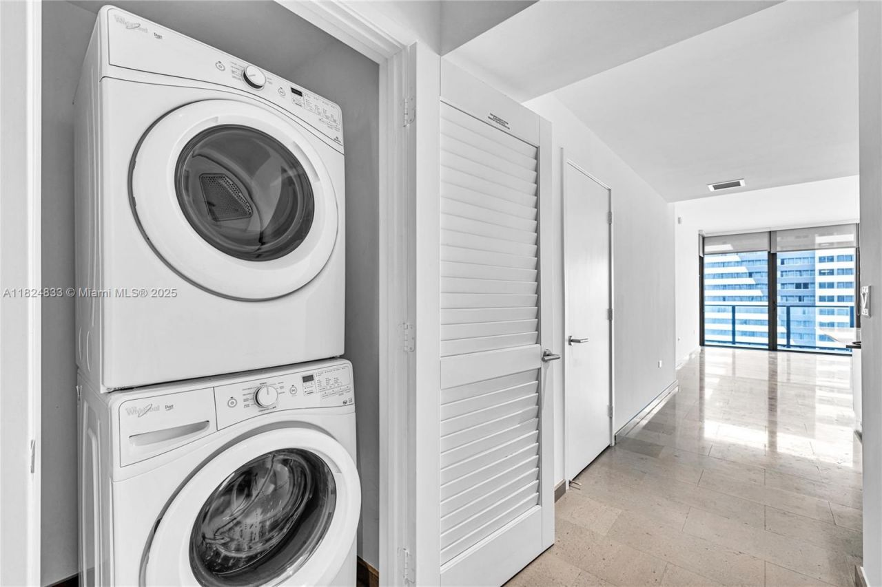 88 SW 7th St, Unit 1006, Miami, FL 33130 Photo