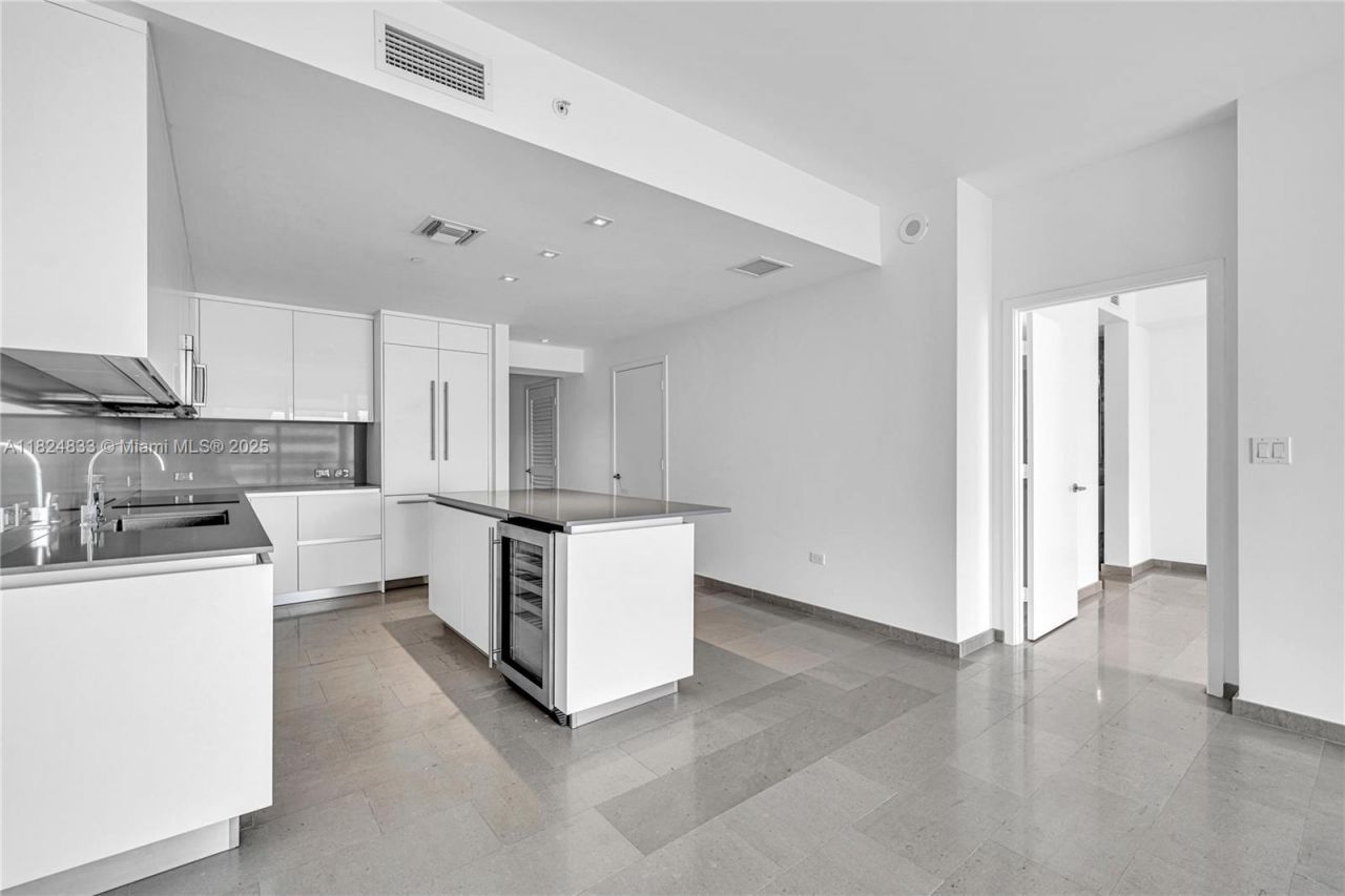 88 SW 7th St, Unit 1006, Miami, FL 33130 Photo
