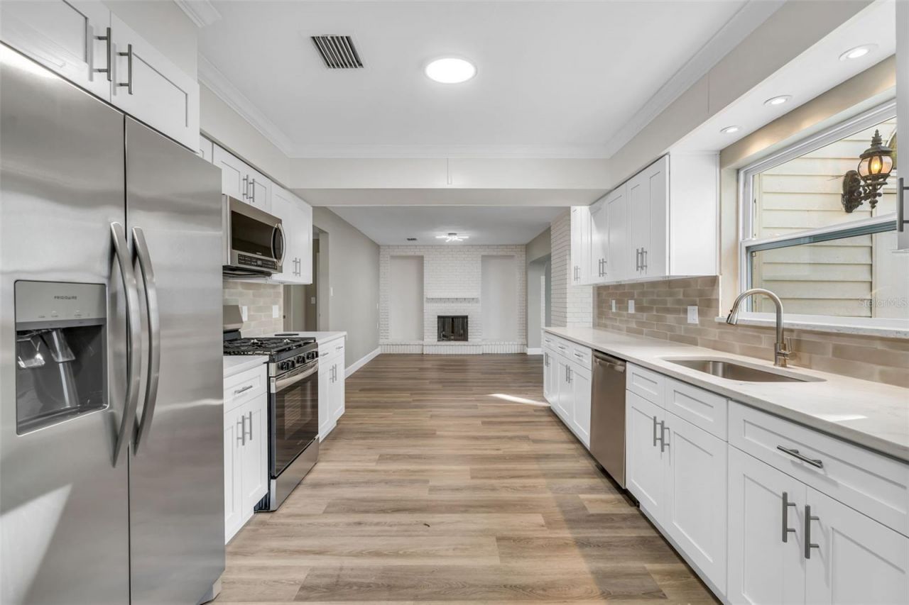 216 S Shore Crest Drive, Tampa, FL 33609 Photo