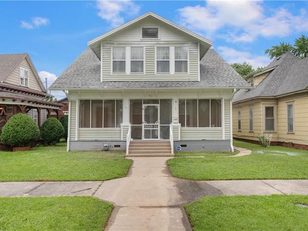 704 Lincoln Street, Coffeyville, KS 67337