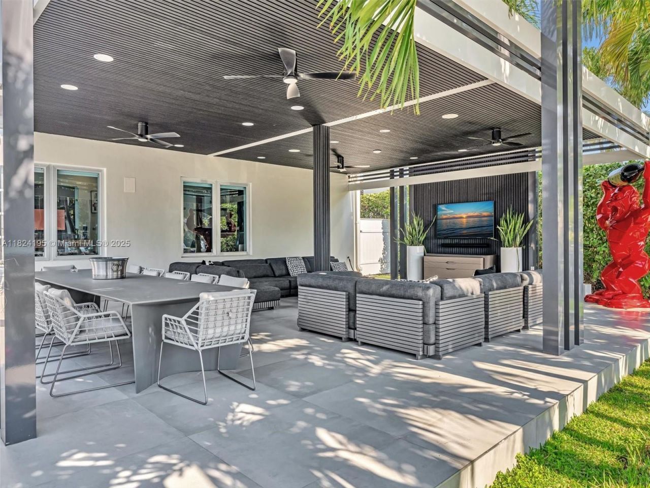 307 Holiday Dr, Hallandale Beach, FL 33009 Photo