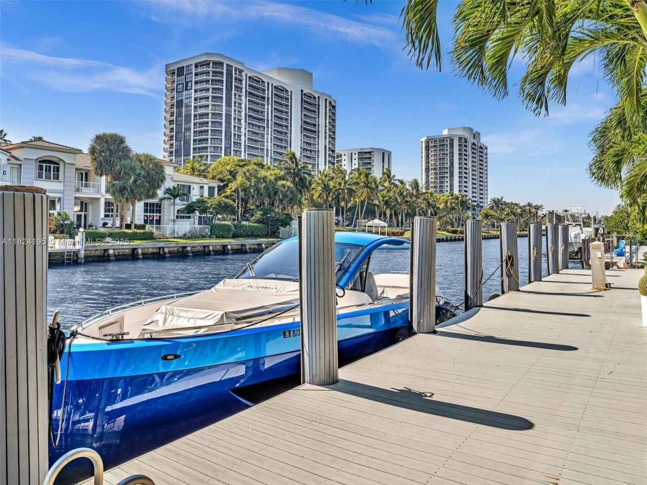 307 Holiday Dr, Hallandale Beach, FL 33009 Photo