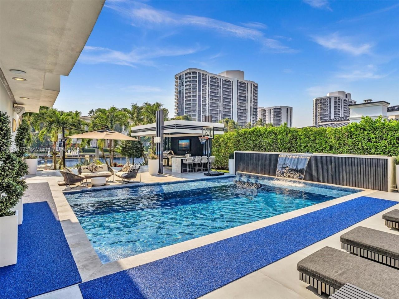 307 Holiday Dr, Hallandale Beach, FL 33009 Photo