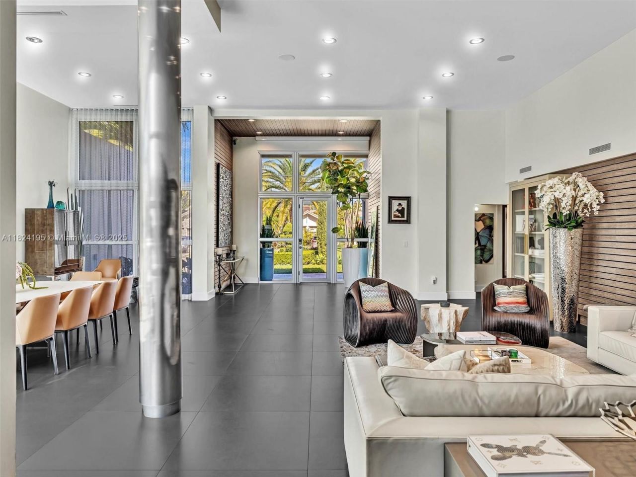 307 Holiday Dr, Hallandale Beach, FL 33009 Photo