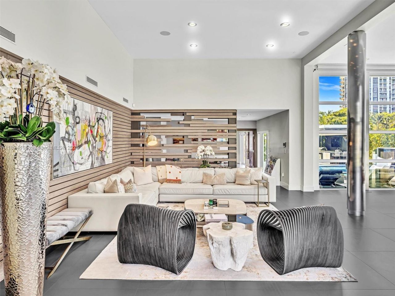 307 Holiday Dr, Hallandale Beach, FL 33009 Photo