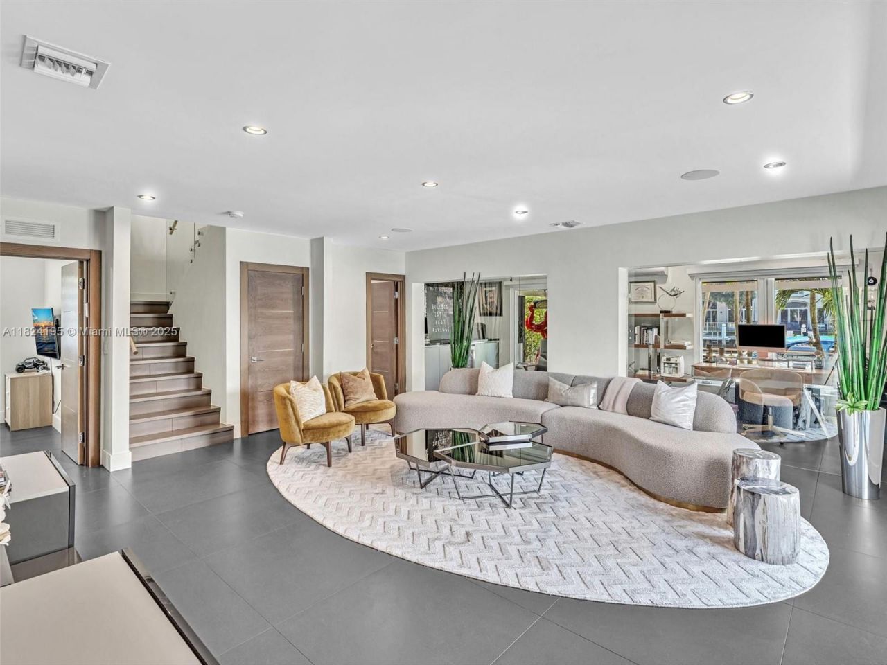 307 Holiday Dr, Hallandale Beach, FL 33009 Photo