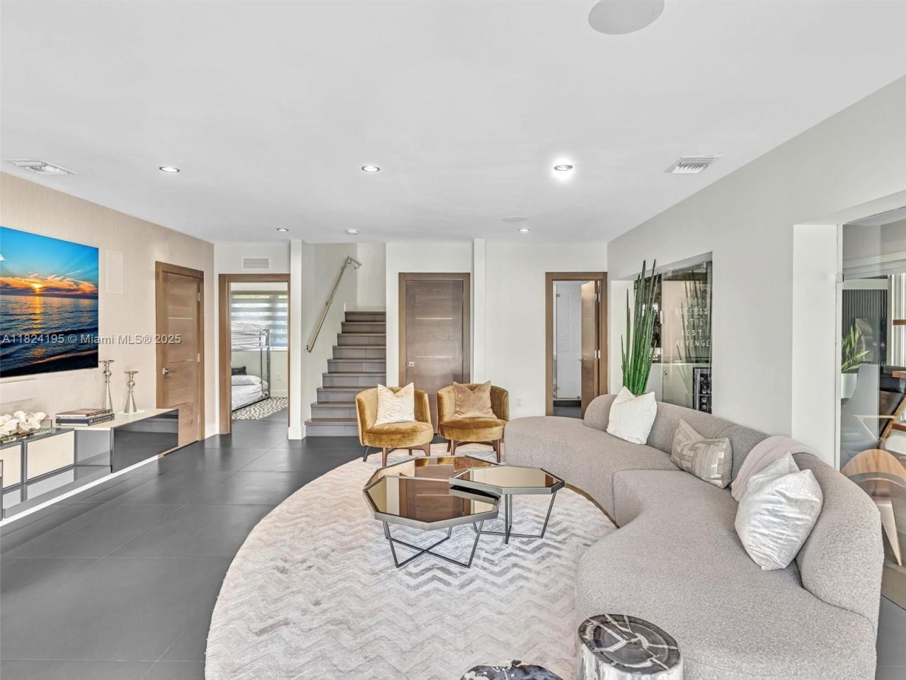 307 Holiday Dr, Hallandale Beach, FL 33009 Photo