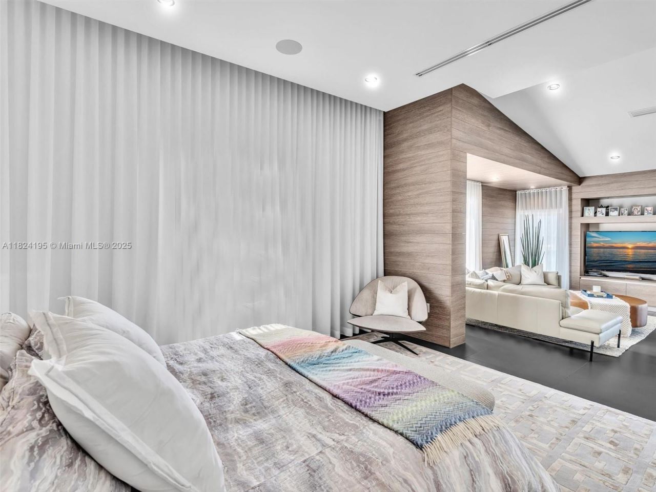 307 Holiday Dr, Hallandale Beach, FL 33009 Photo