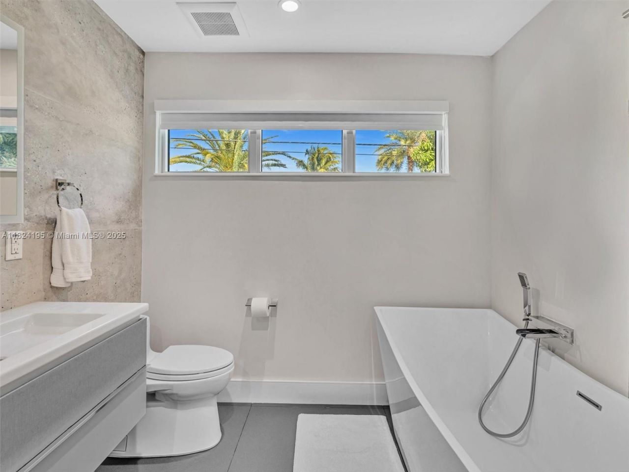 307 Holiday Dr, Hallandale Beach, FL 33009 Photo