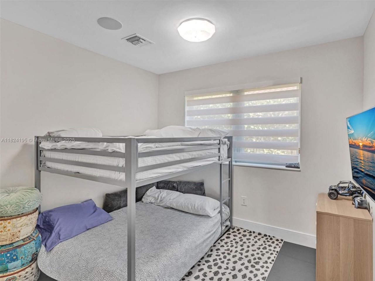 307 Holiday Dr, Hallandale Beach, FL 33009 Photo