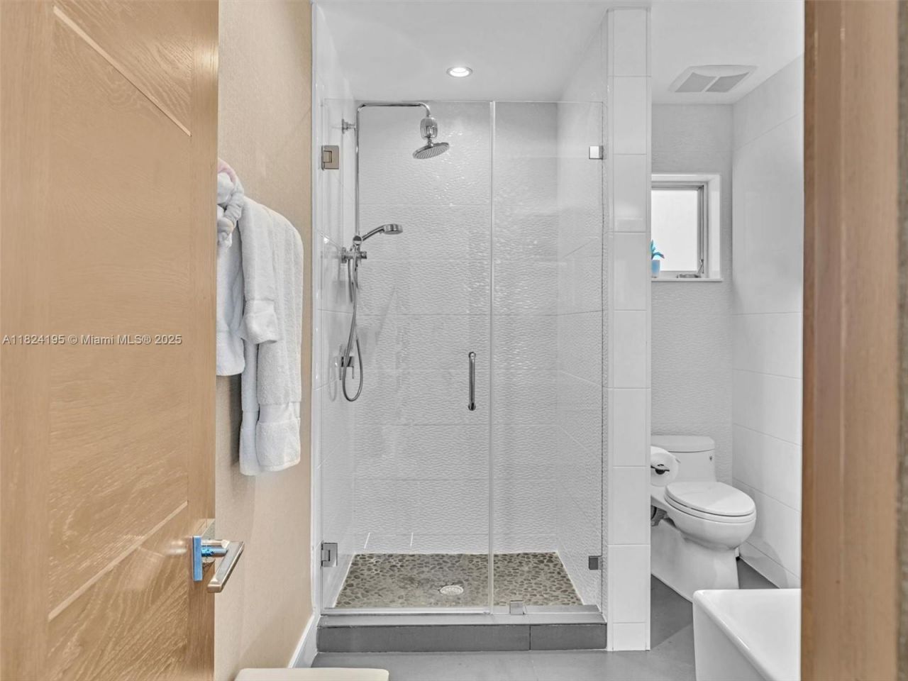 307 Holiday Dr, Hallandale Beach, FL 33009 Photo