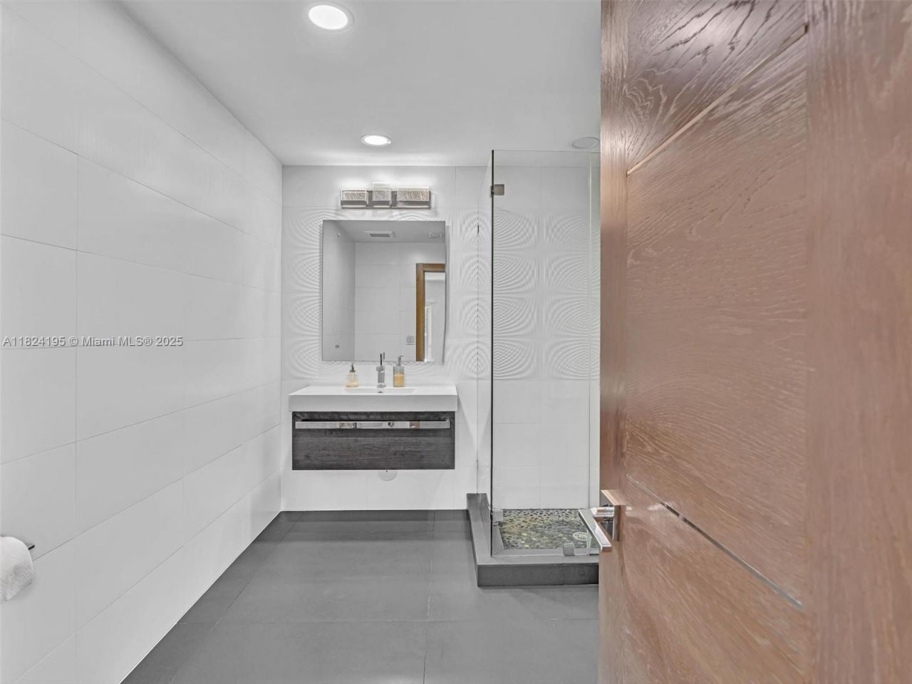 307 Holiday Dr, Hallandale Beach, FL 33009 Photo