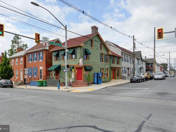 401 S MAIN STREET STREET S, CHAMBERSBURG, PA 17201