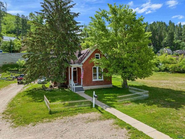 31 CHARLES, Deadwood, SD 57732