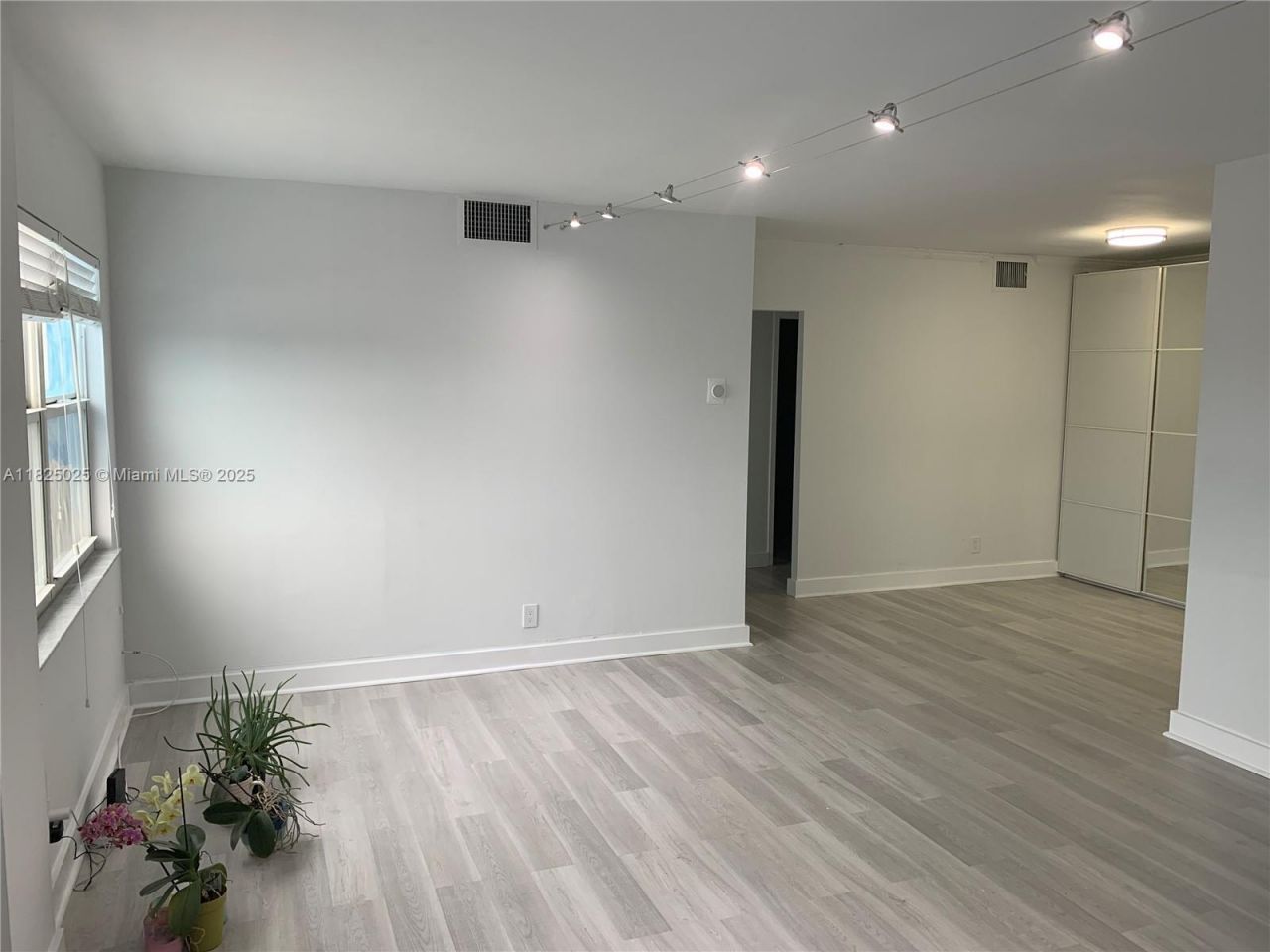 2555 NE 11th St, Unit 509, Fort Lauderdale, FL 33304 Photo