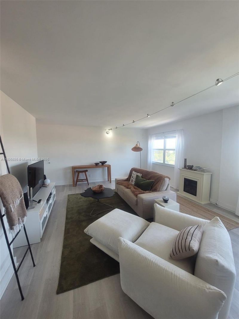 2555 NE 11th St, Unit 509, Fort Lauderdale, FL 33304 Photo