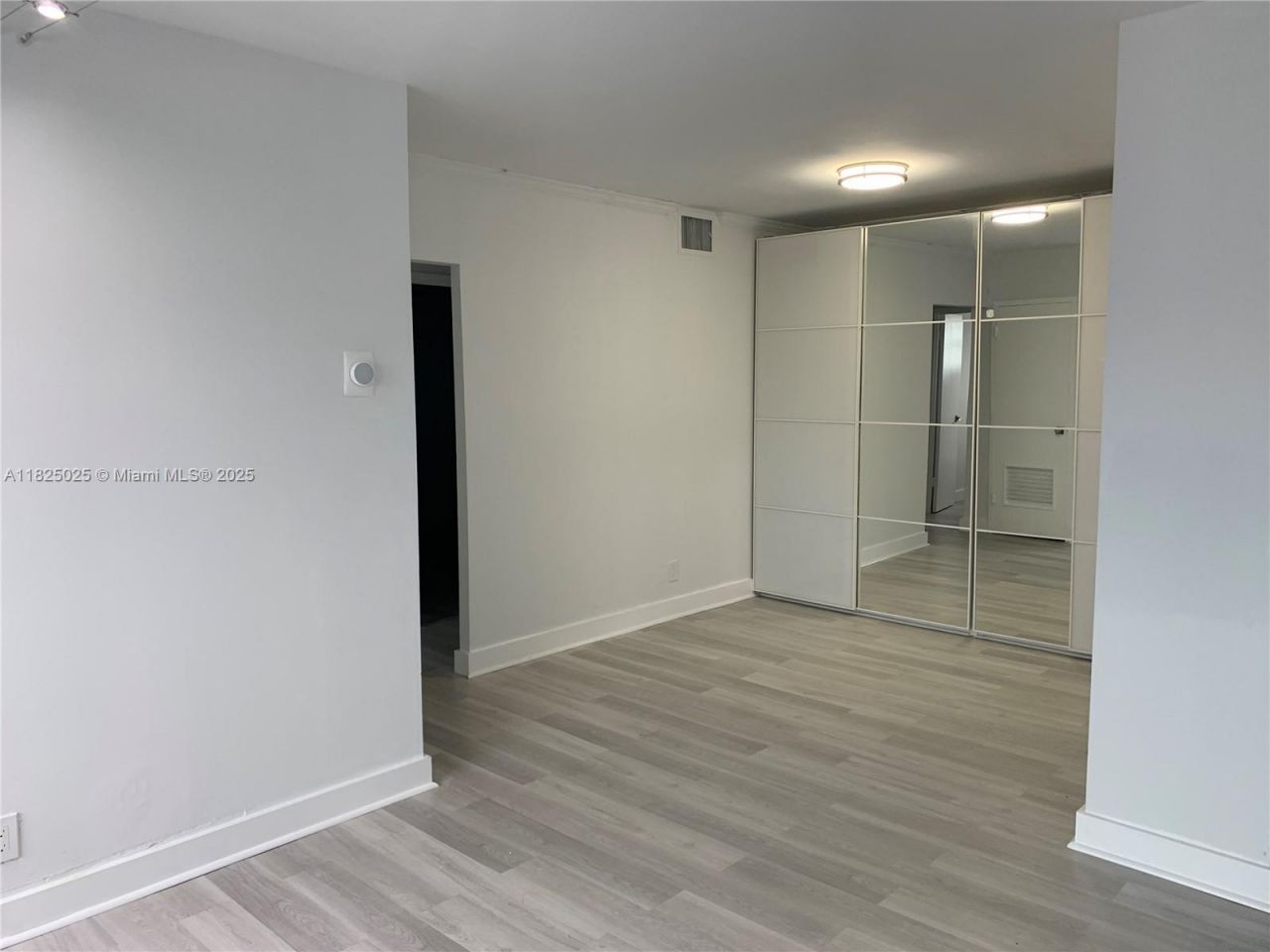 2555 NE 11th St, Unit 509, Fort Lauderdale, FL 33304 Photo