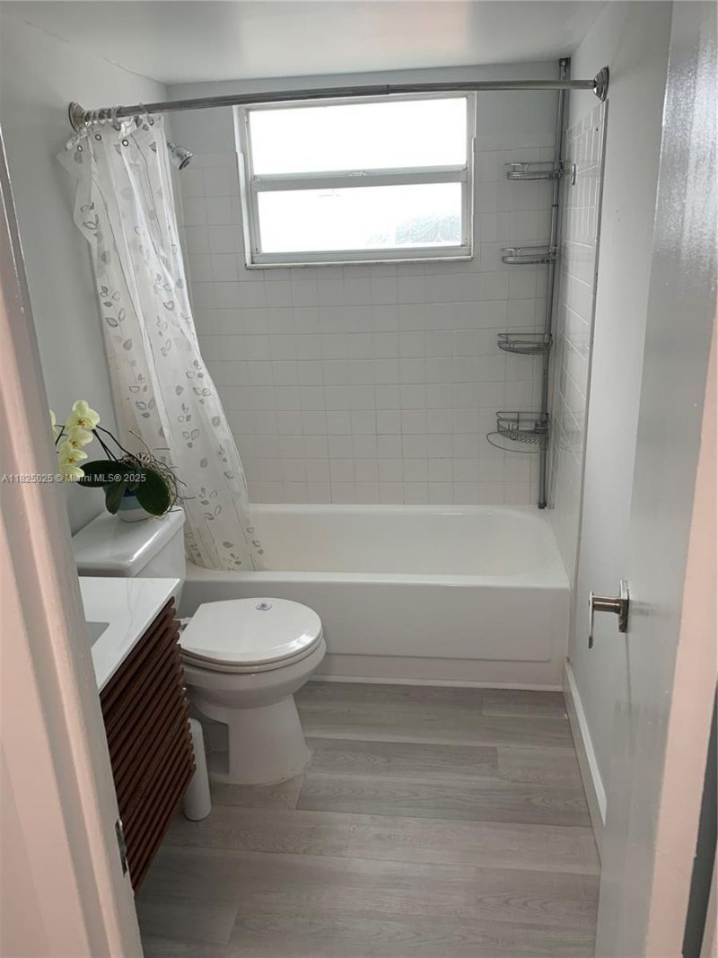 2555 NE 11th St, Unit 509, Fort Lauderdale, FL 33304 Photo