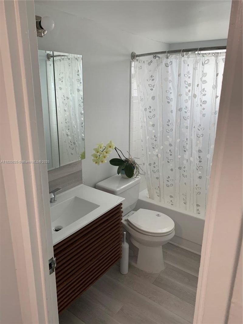 2555 NE 11th St, Unit 509, Fort Lauderdale, FL 33304 Photo