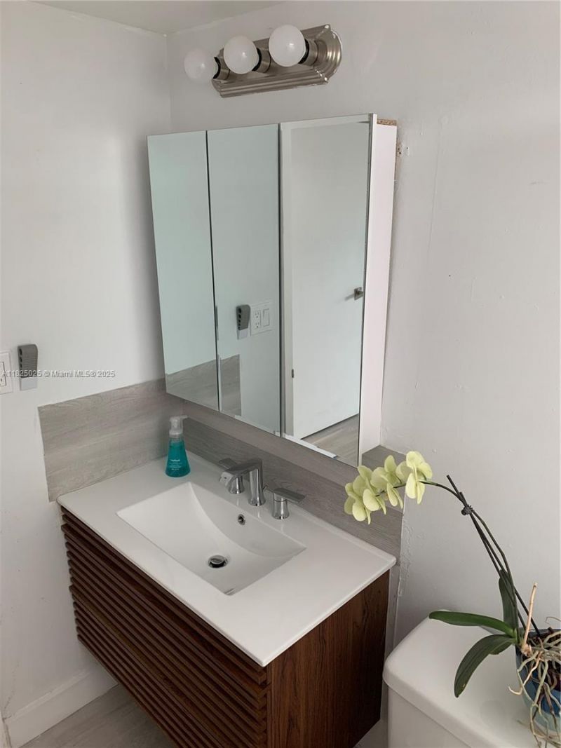 2555 NE 11th St, Unit 509, Fort Lauderdale, FL 33304 Photo