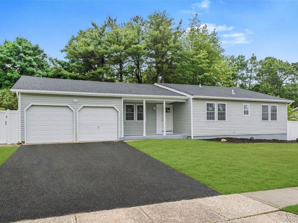 23 Waterford Drive, Wheatley Heights, NY 11798