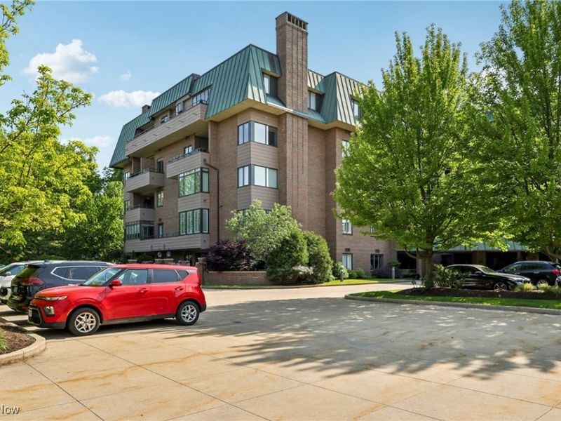 5150 Three Village Drive, Unit APT TL-G, Lyndhurst, OH 44124 Photo 1