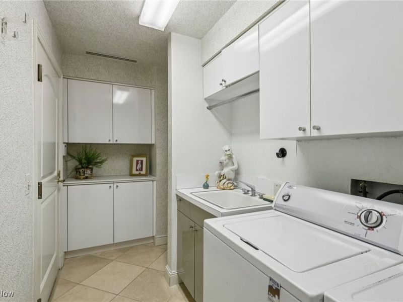 5150 Three Village Drive, Unit APT TL-G, Lyndhurst, OH 44124 Photo 10