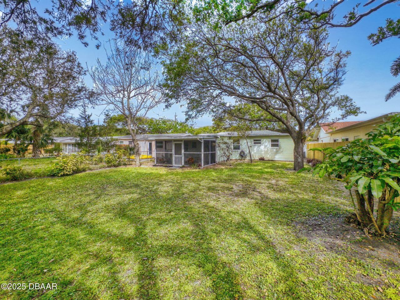 823 E 10th Avenue, New Smyrna Beach, FL 32169 Photo