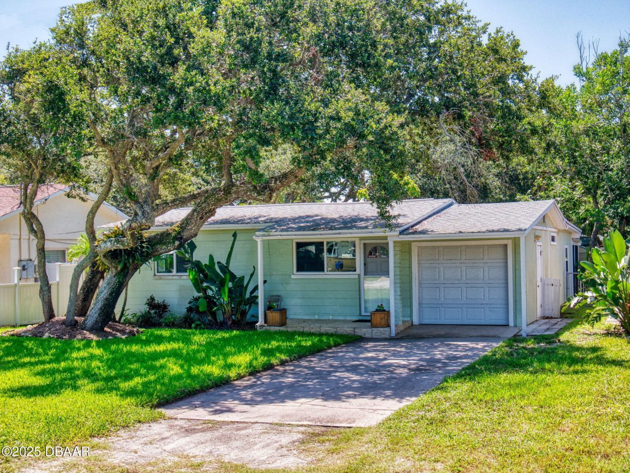 823 E 10th Avenue, New Smyrna Beach, FL 32169 Photo
