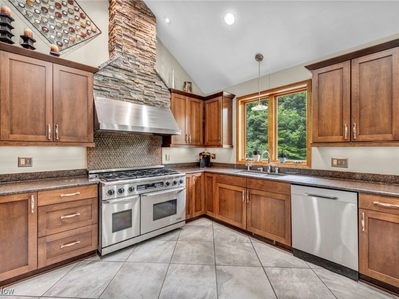 7454 Euclid Chardon Road, Kirtland, OH 44094 Photo 11