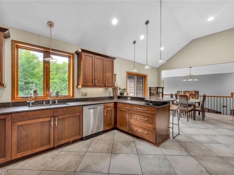 7454 Euclid Chardon Road, Kirtland, OH 44094 Photo 12