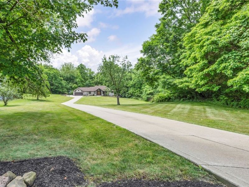 7454 Euclid Chardon Road, Kirtland, OH 44094 Photo 2