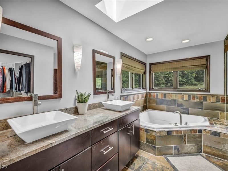 7454 Euclid Chardon Road, Kirtland, OH 44094 Photo 23