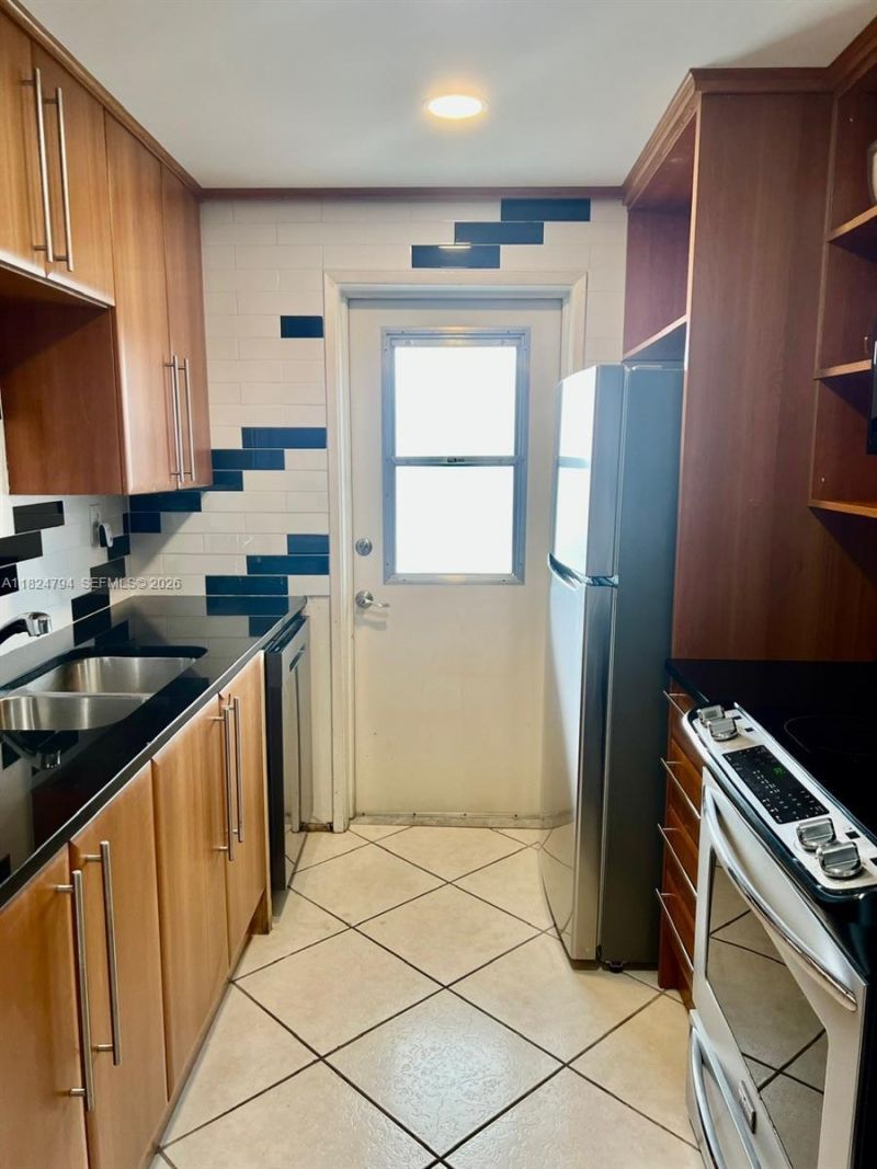 930 SE 9th Ave, Unit 11, Pompano Beach, FL 33060 Photo