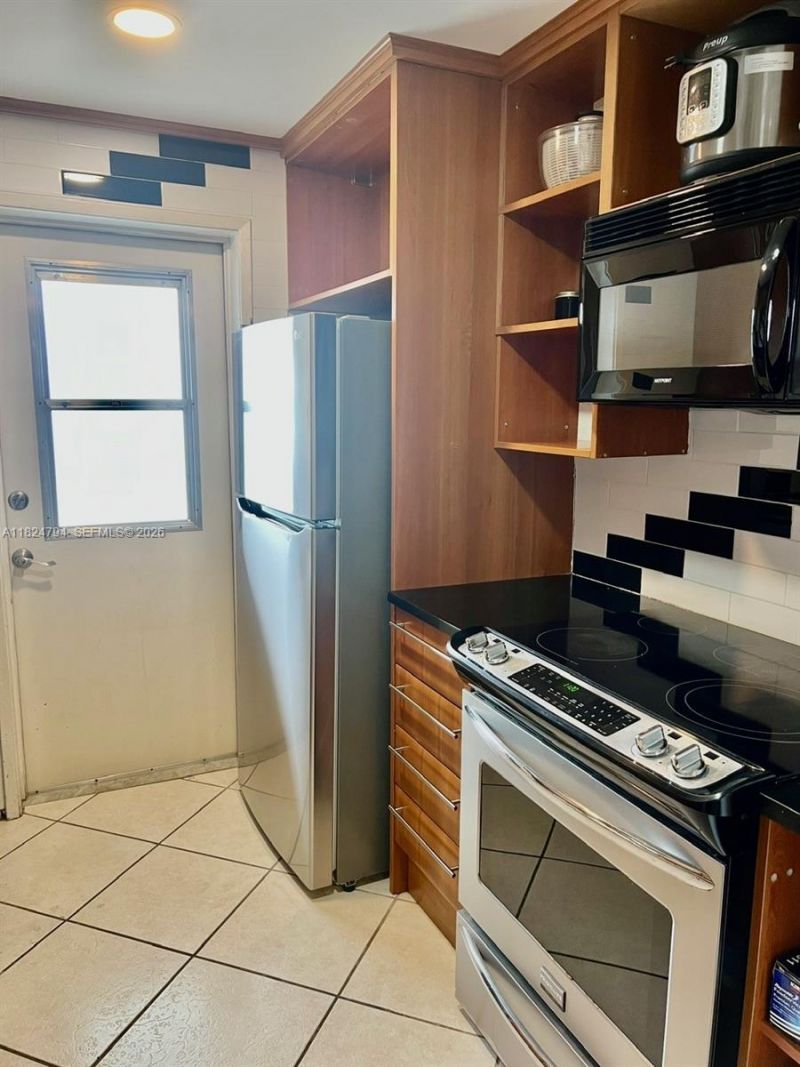 930 SE 9th Ave, Unit 11, Pompano Beach, FL 33060 Photo