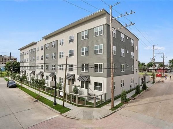 2100 SAINT THOMAS Street, Unit 202, New Orleans, LA 70130