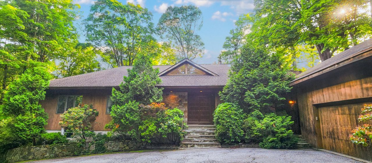 518 Woodbine, Stamford, CT 06903 Main Photo