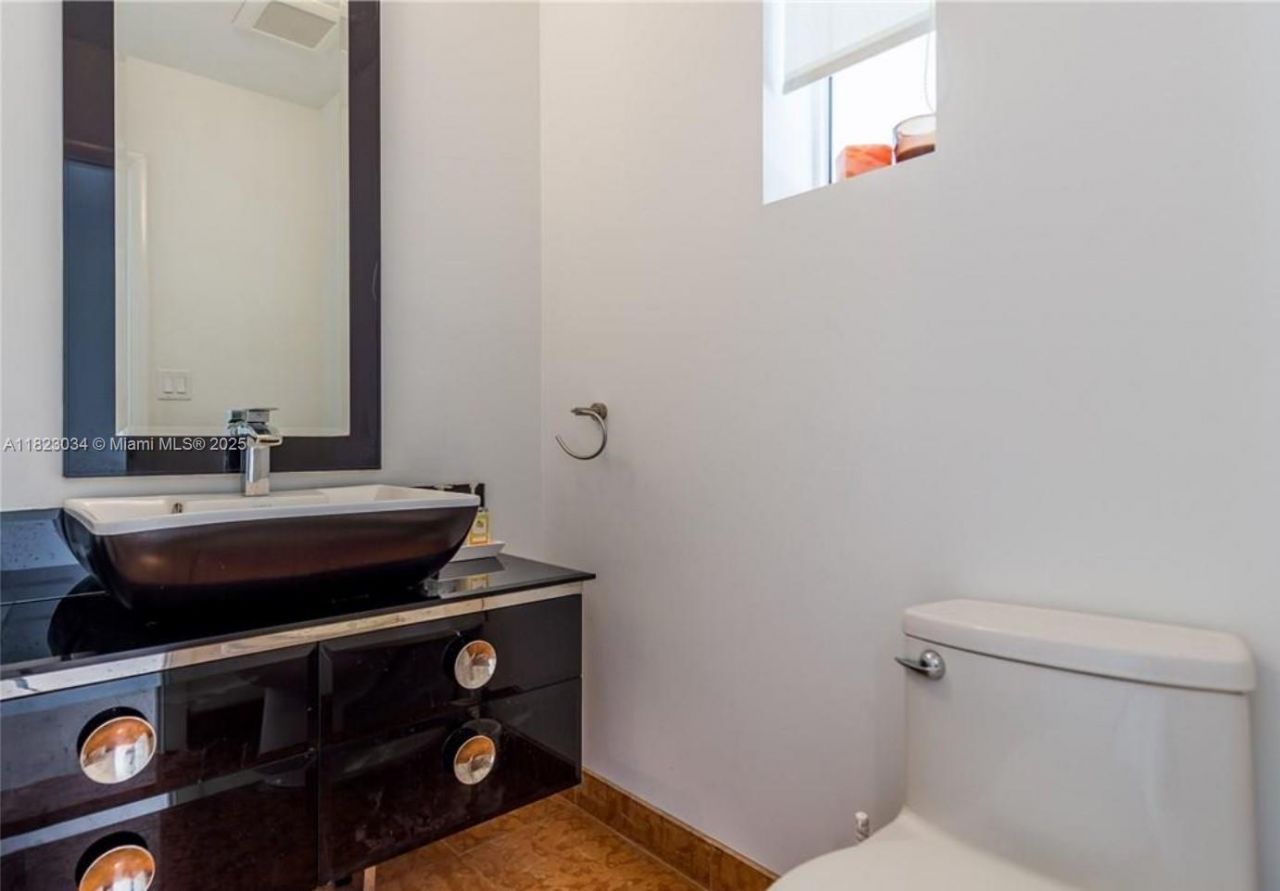 900 Diplomat Pkwy, Hollywood, FL 33019 Photo