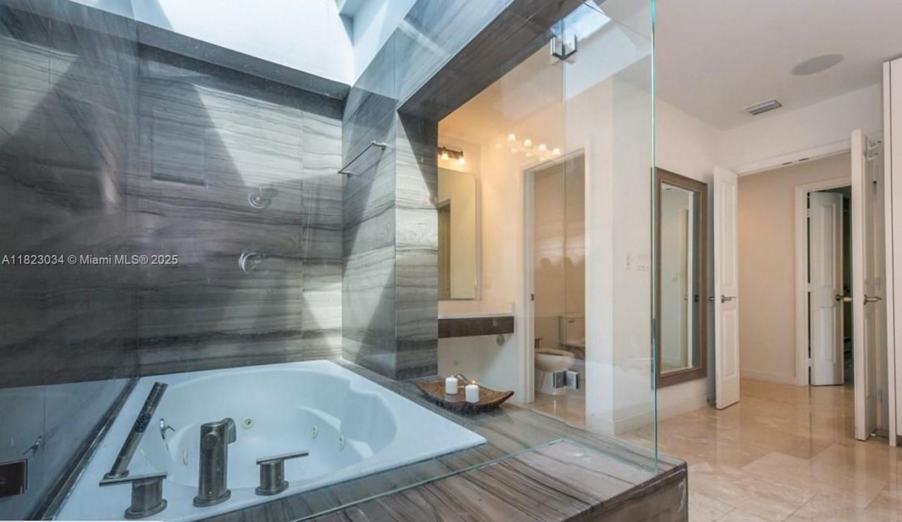 900 Diplomat Pkwy, Hollywood, FL 33019 Photo